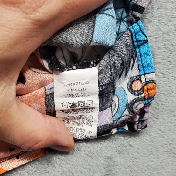 Zoe + Chloe Halloween Vneck Scrub Top 2 Pockets Spooky Eyes and Spiders Wms Sz L - Picture 4 of 10